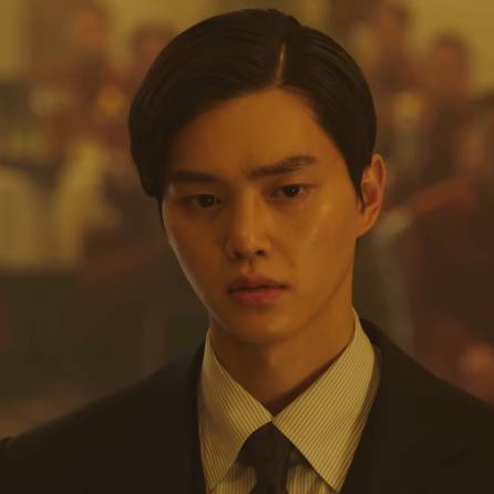 Song Kang di film Escape (instagram.com/plusm_entertainment)