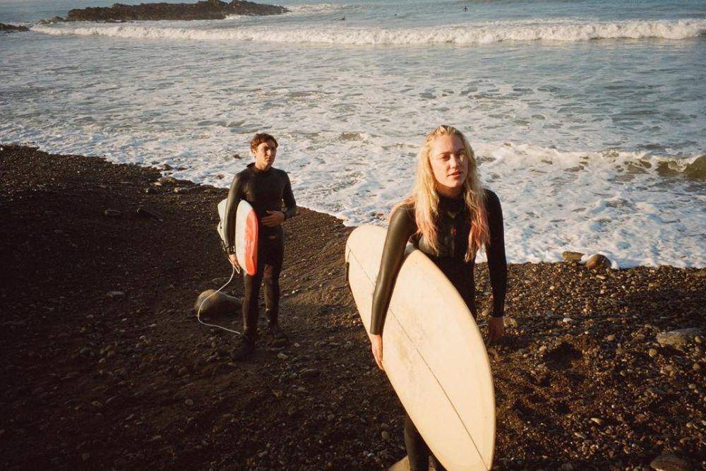 Maika Monroe dalam film The Tribes of Palos Verdes (dok. IFC Films/The Tribes of Palos Verdes)