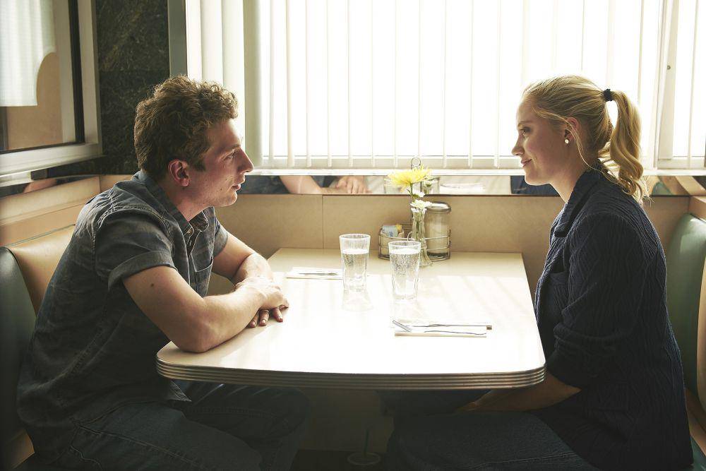 Jeremy Allen White dan Maika Monroe dalam film After Everything (dok. Good Deed Entertainment/After Everything)