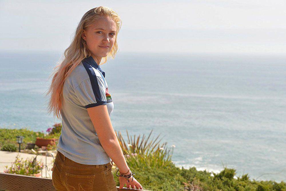 Maika Monroe dalam film The Tribes of Palos Verdes (dok. IFC Films/The Tribes of Palos Verdes)