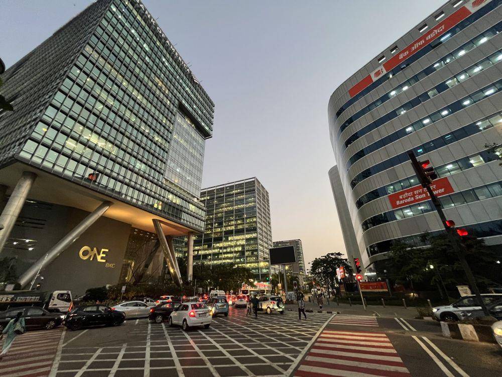Kawasan bisnis dan komersil Bandra Kurla Complex (BKC) di Mumbai, India. (dok. X @UpdatesChennai)