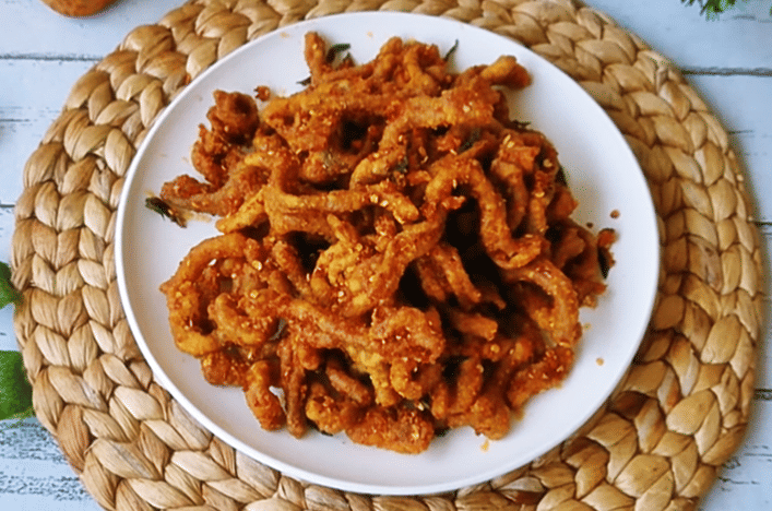 ilustrasi keripik usus ayam krispi pedas daun jeruk (youtube.com/Wais Alqorni)