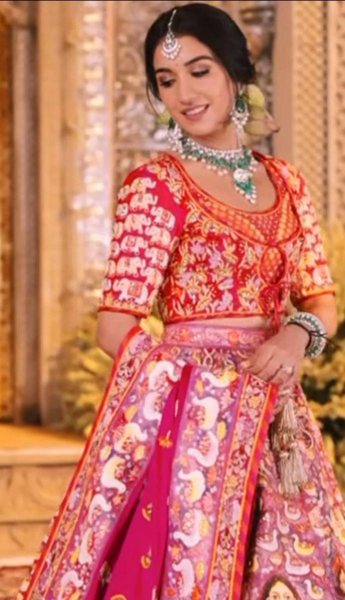 Baju pernikahan Radhika Merchant (instagram.com/rheakapoor)