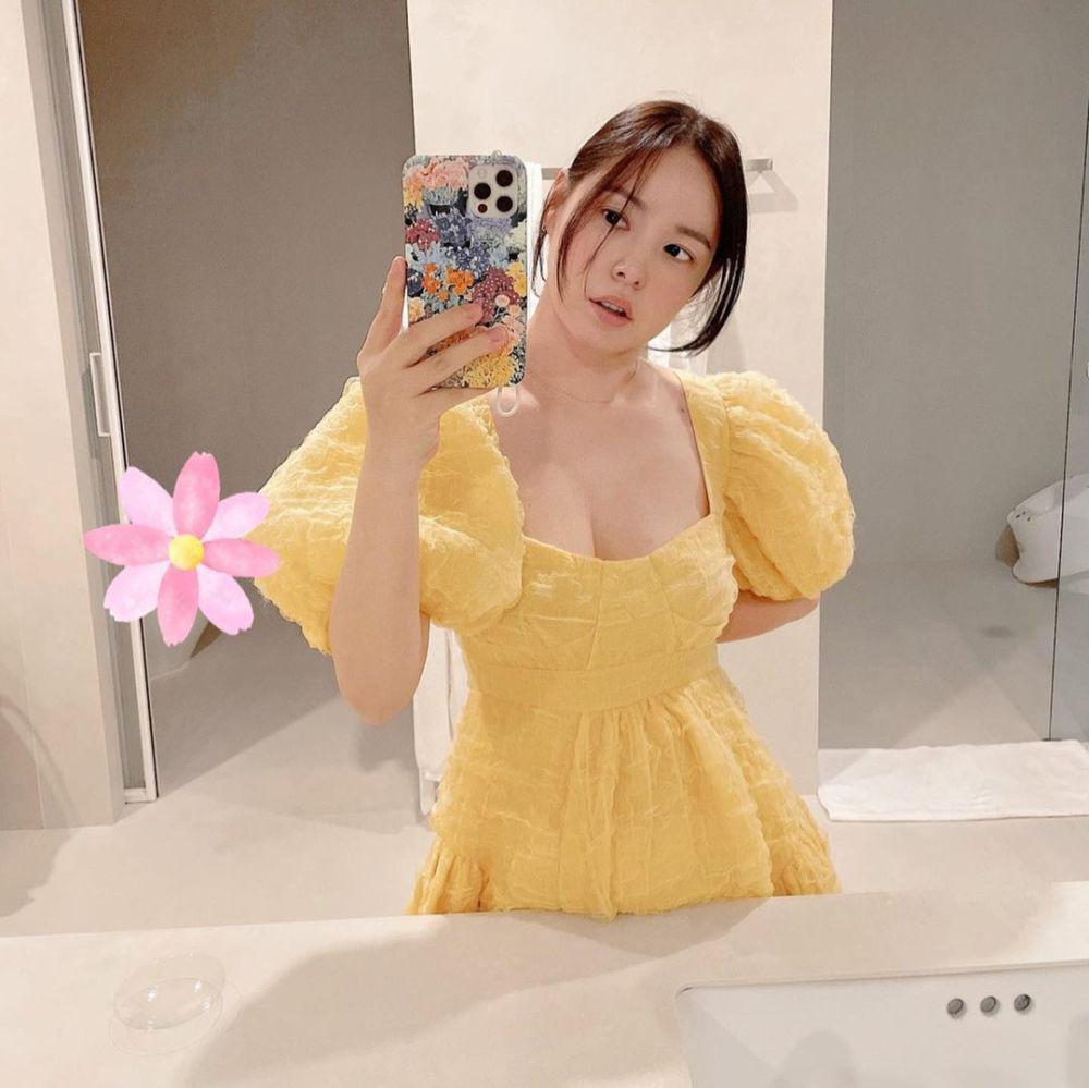 Min Hyo Rin (instagram.com/hyorin_min)