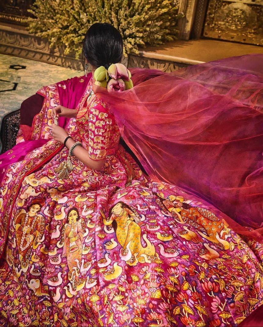 Baju pernikahan Radhika Merchant (instagram.com/rheakapoor)