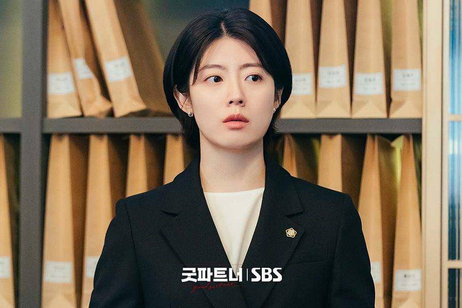 Han Yu Ri (Nam Ji Hyun) di drakor Good Partner (instagram.com/sbsdrama.official)