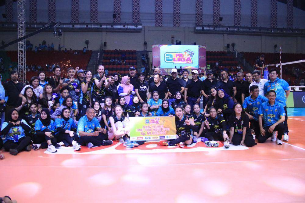 Tim voli putri Jakarta Electric PLN lolos ke babak grand final setelah usai menumbangkan Jakarta Pertamina Enduro dengan skor 3-0 di GOR Jatidiri Semarang, Sabtu (13/7/2024). (dok. Proliga2024)