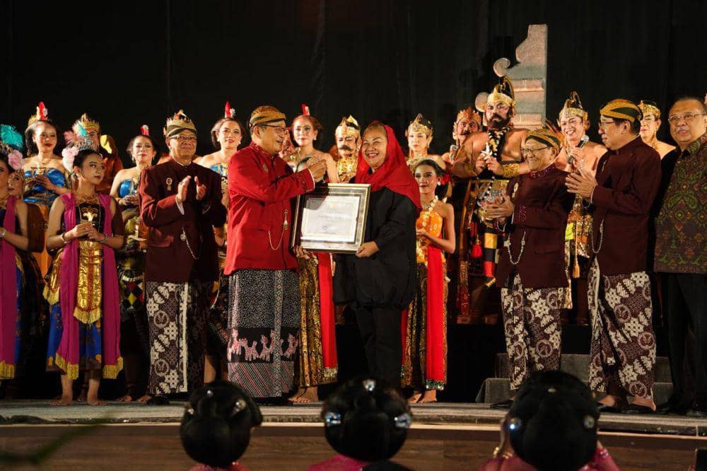 Wali Kota Semarang, Hevearita Gunaryanti Rahayu saat menghadiri kegiatan Perayaan Hari Ulang Tahun ke-87 Wayang Orang Ngesti Pandowo Semarang di TBRS, Sabtu (13/7/2024) malam. (dok. Pemkot Semarang)