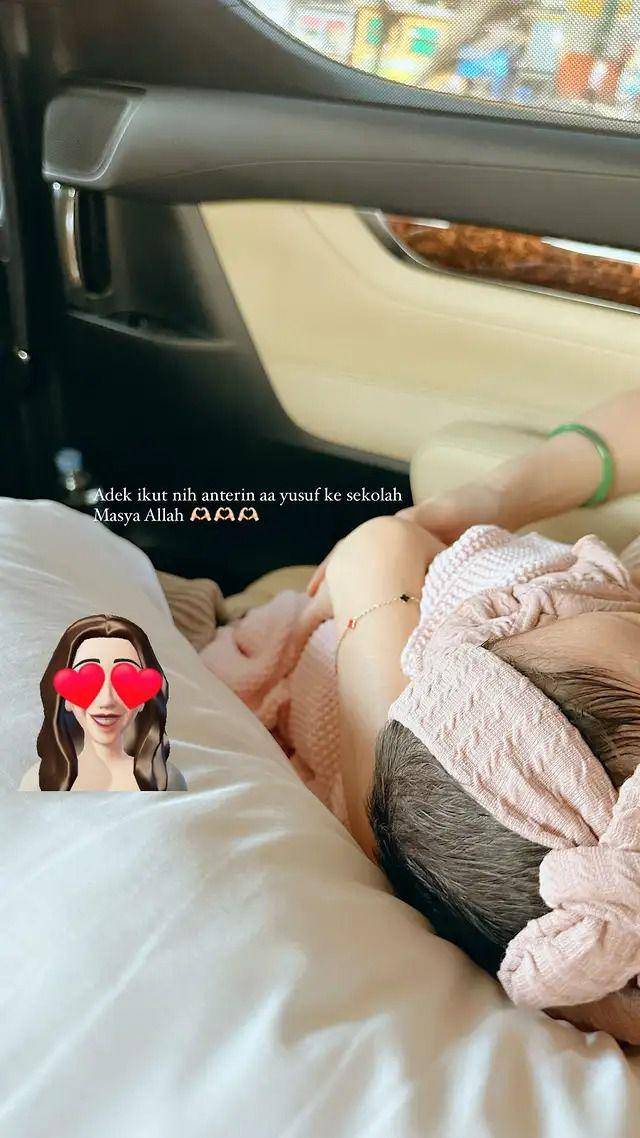 Larissa Chou antar anak sekolah (Instagram.com/larissachou)