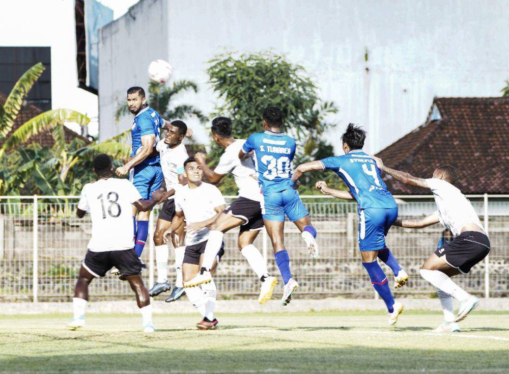 Arema FC saat menjalani laga uji coba melawan PSBS Biak. (Dok. Media Officer Arema FC)