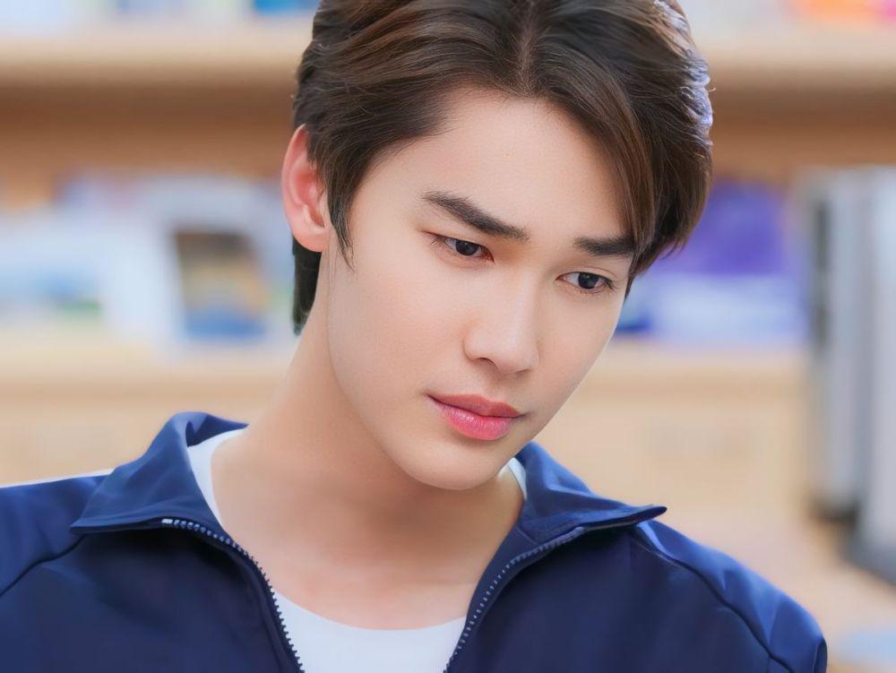 7 Potret Love Language Dew Jirawat di Drama A Love So Beautiful, Cool!