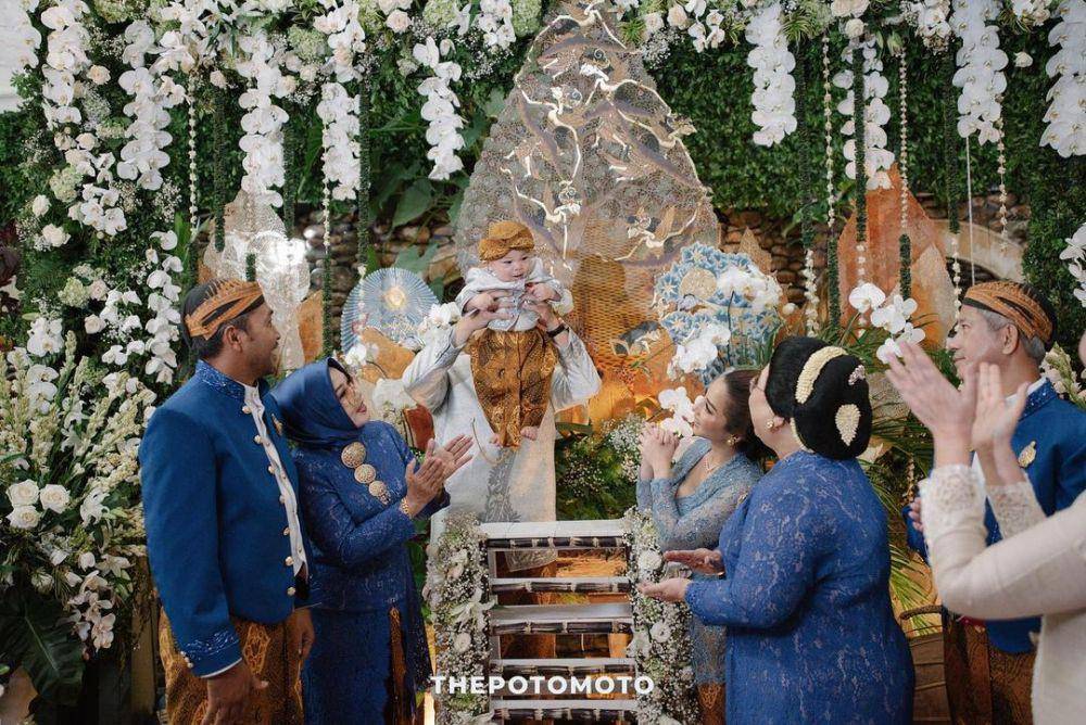 Ilustrasi upacara Tedak Siten anak Nikita Willy (instagram.com/@nikitawillyofficial94)