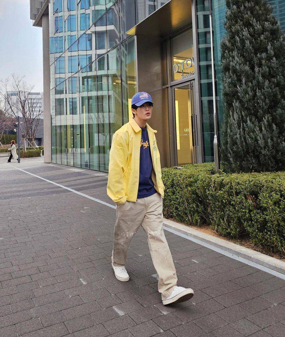 outfit street style ala Mark NCT (instagram.com/onyourm__ark)