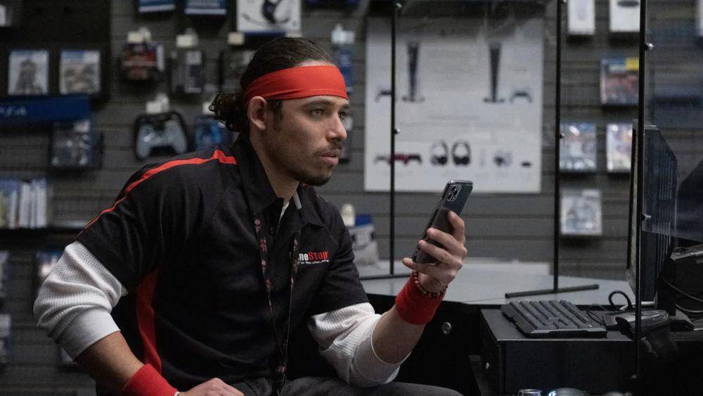 Anthony Ramos dalam film Dumb Money. (dok. Sony Pictures/Dumb Money)