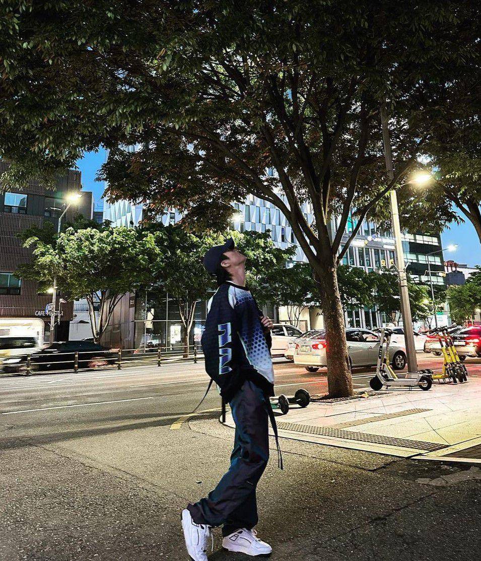 outfit street style ala Mark NCT (instagram.com/onyourm__ark)