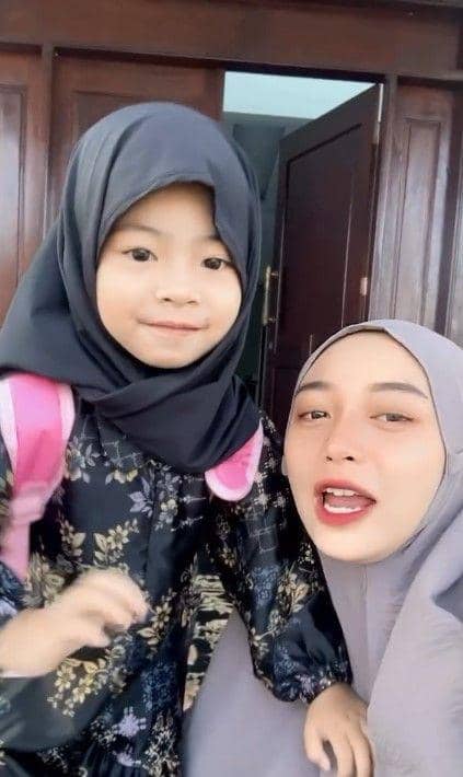 potret artis antar anak sekolah (instagram.com/eganoviantika_98)
