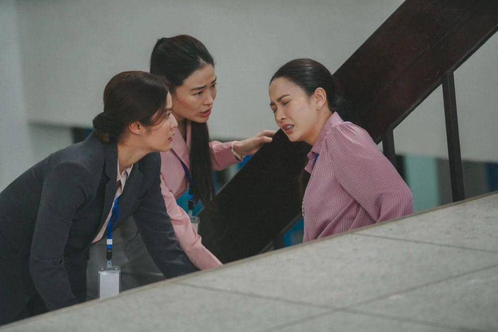 potret Taew Natapohn di drama Thailand Kissed by the Rain (instagram.com/taewaew_in_lakorn)