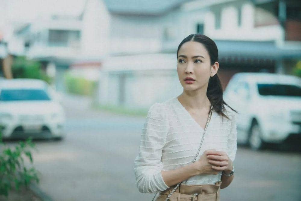 potret Taew Natapohn di drama Thailand Kissed by the Rain (instagram.com/taewaew_in_lakorn)