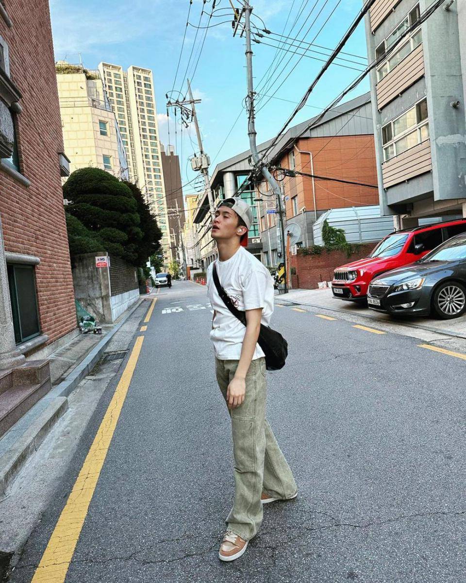 outfit street style ala Mark NCT (instagram.com/onyourm__ark)
