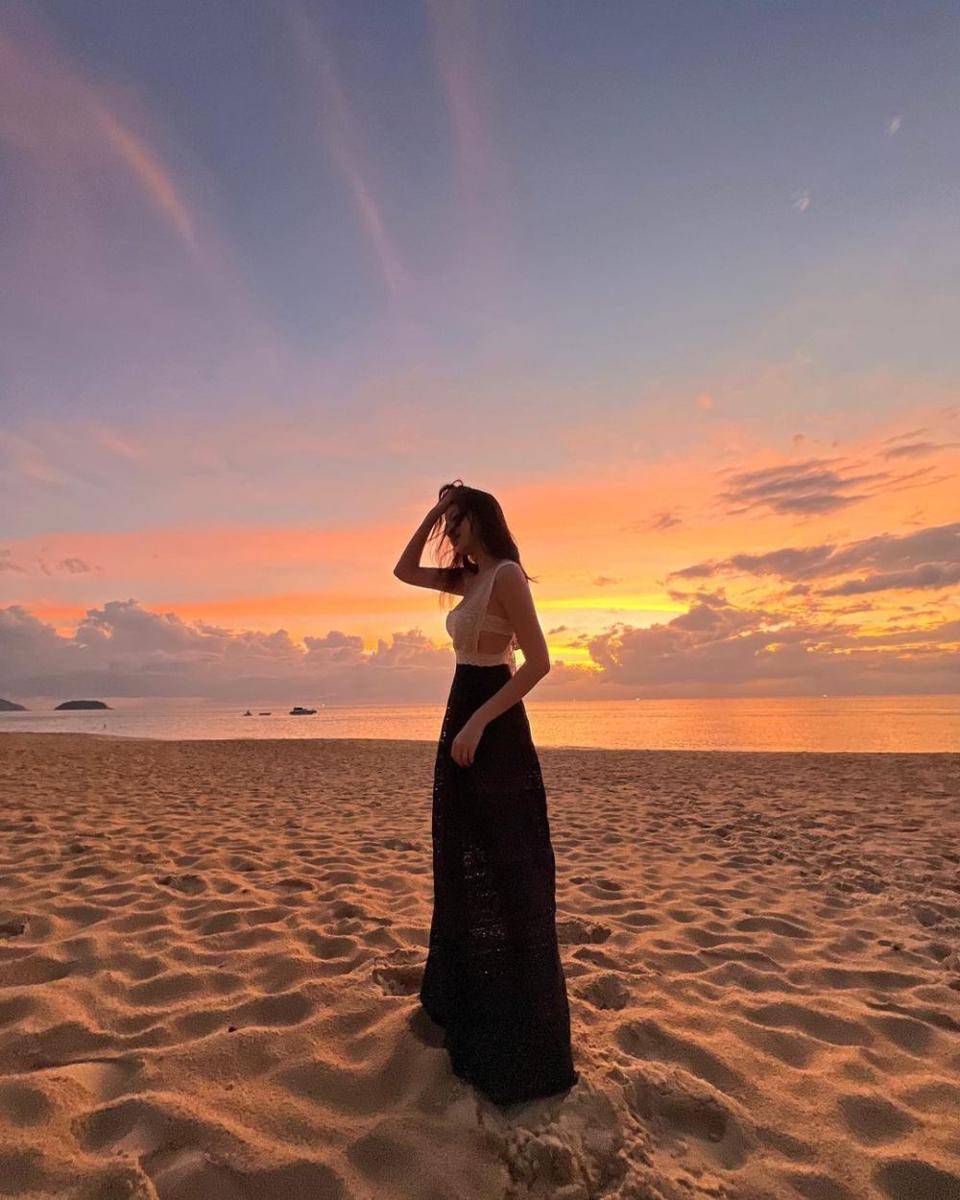 inspirasi beach outfit ala Baifern Pimchanok (instagram.com/baifernbah)