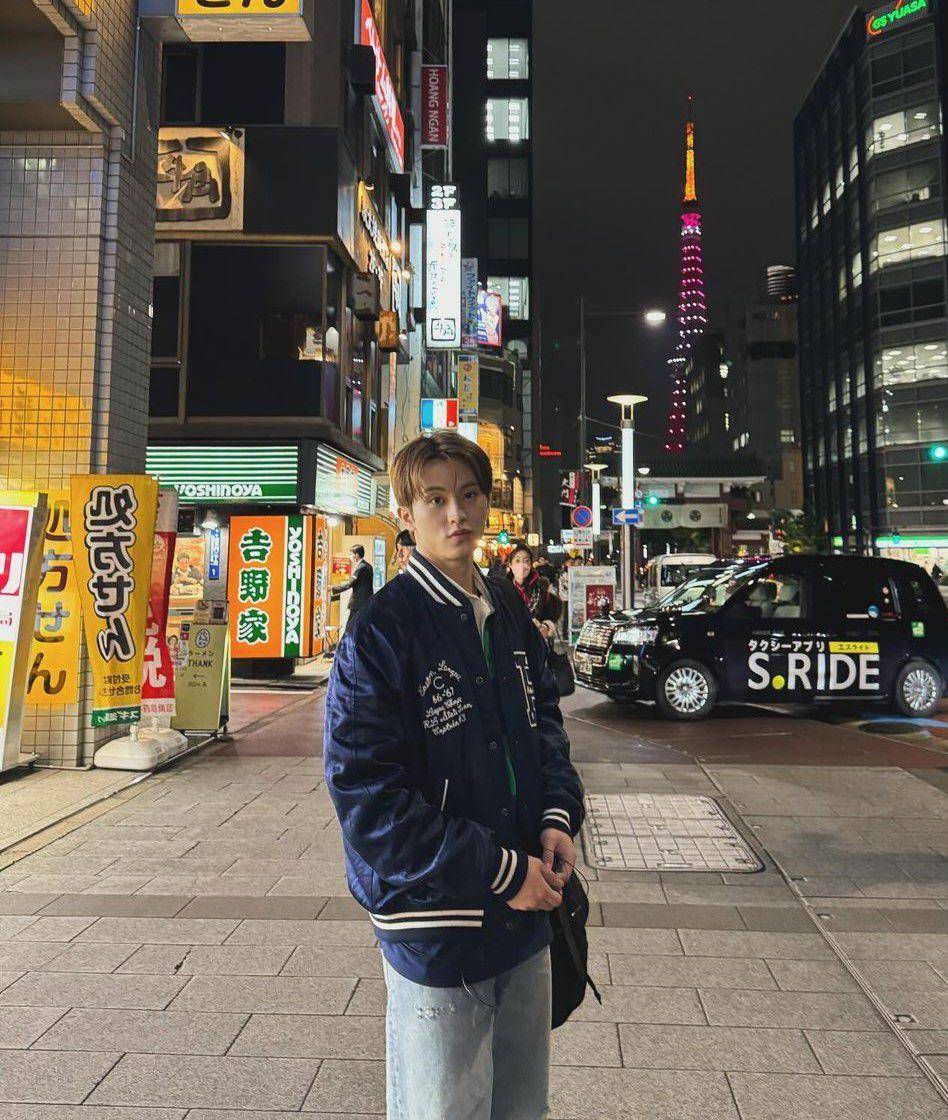 outfit street style ala Mark NCT (instagram.com/onyourm__ark)