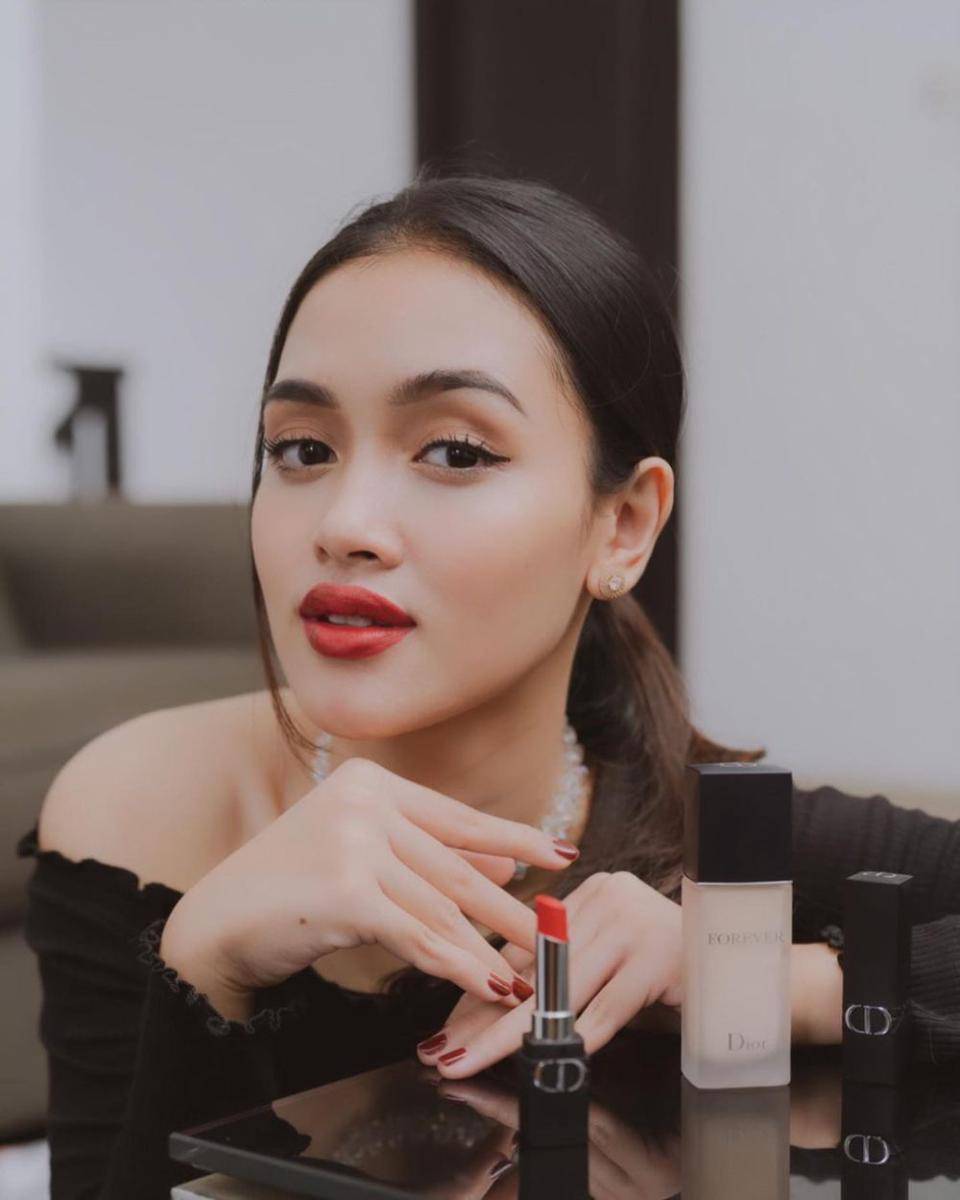inspirasi makeup elegan ala Prinsa Mandagie (instagram.com/prinsamandagie)