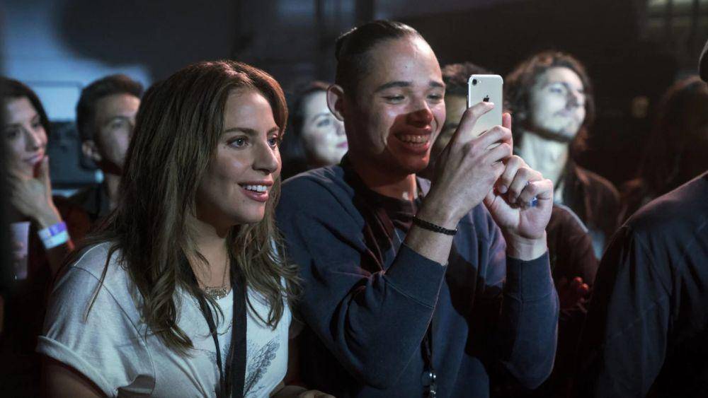 Lady Gaga dan Anthony Ramos dalam film A Star Is Born. (dok. Warner Bros. Pictures/A Star Is Born)