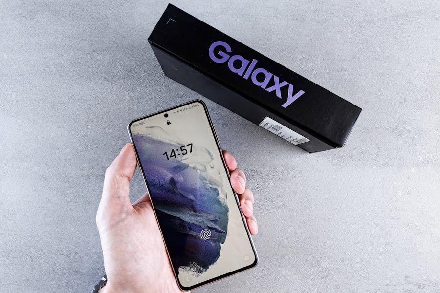 10 HP Flagship Android Terkencang versi AnTuTu 2024