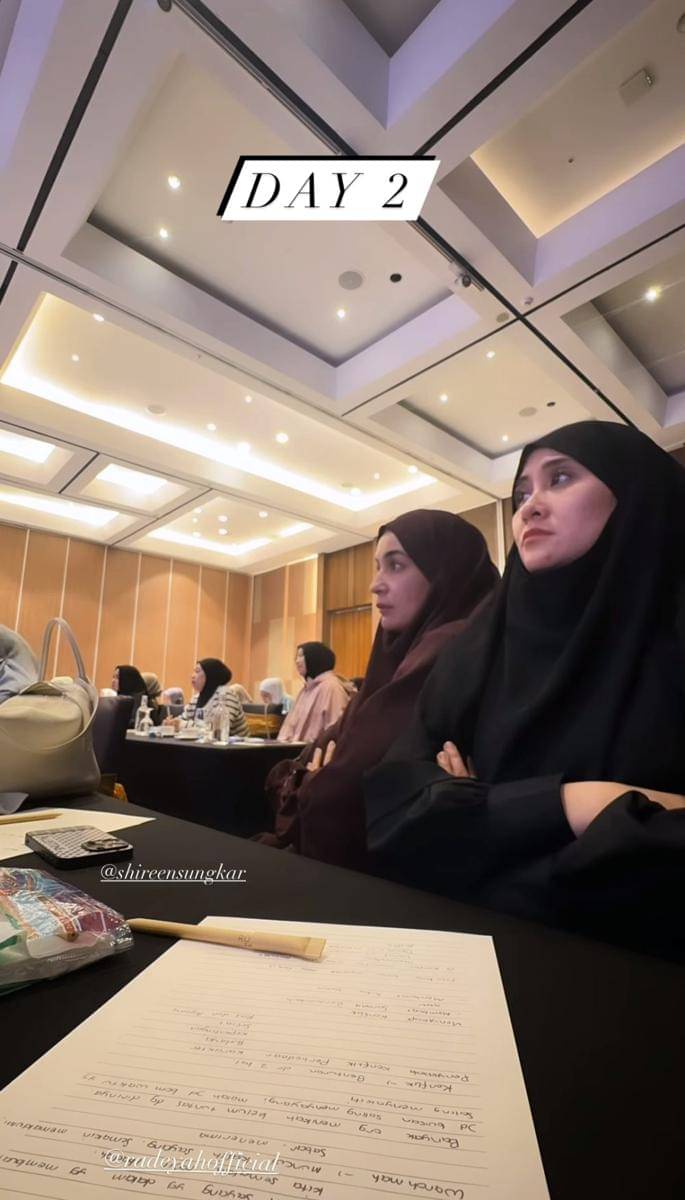 potret deretan artis yang mengikuti kajian ilmu pernikahan (instagram.com/ryana_dea)