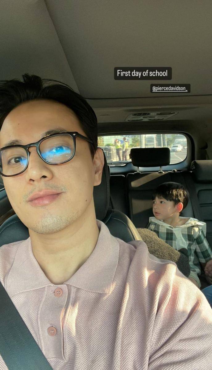 potret Billy Davidson antar anak di hari pertama sekolah (instagram.com/billydavidson_)