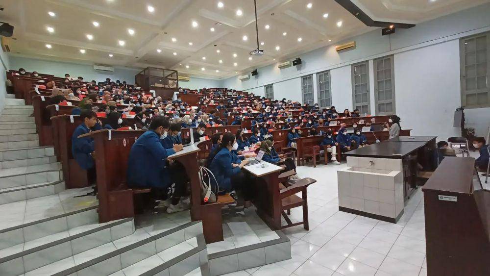 Fakultas Kedokteran Universitas Airlangga (instagram.com/kemahasiswaan.fkunair)