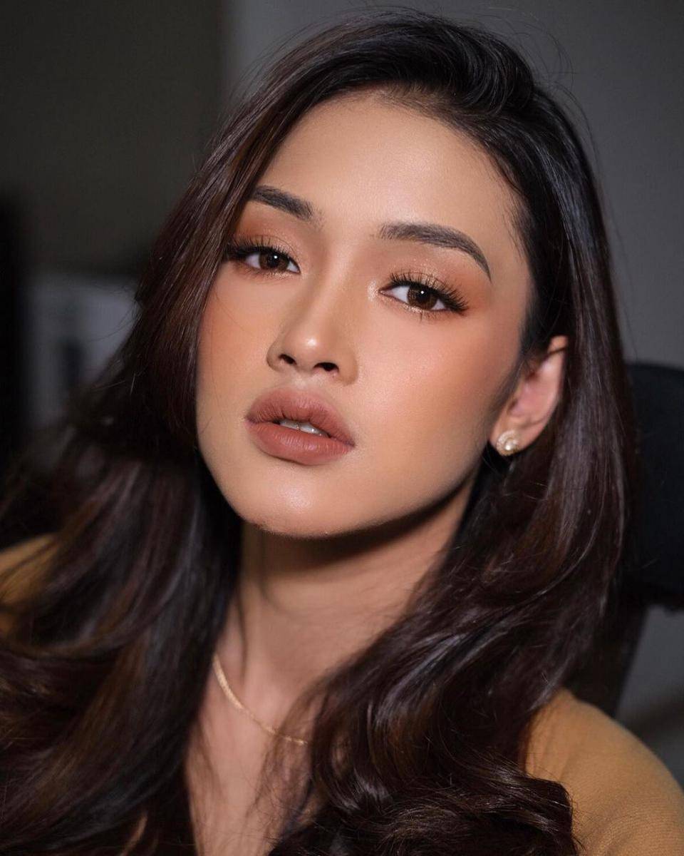 inspirasi makeup elegan ala Prinsa Mandagie (instagram.com/prinsamandagie)