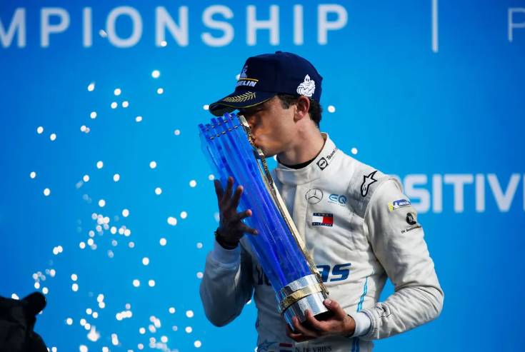 Nyck de Vries menjadi juara dunia Formula E musim ke-7 (2020/2021). (fiaformulae.com)