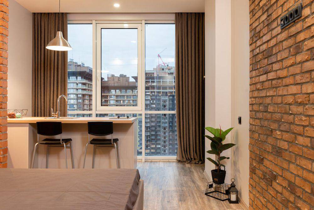 model jendela rumah minimalis yang modern (pexels.com/Max Vakhtbovycn)