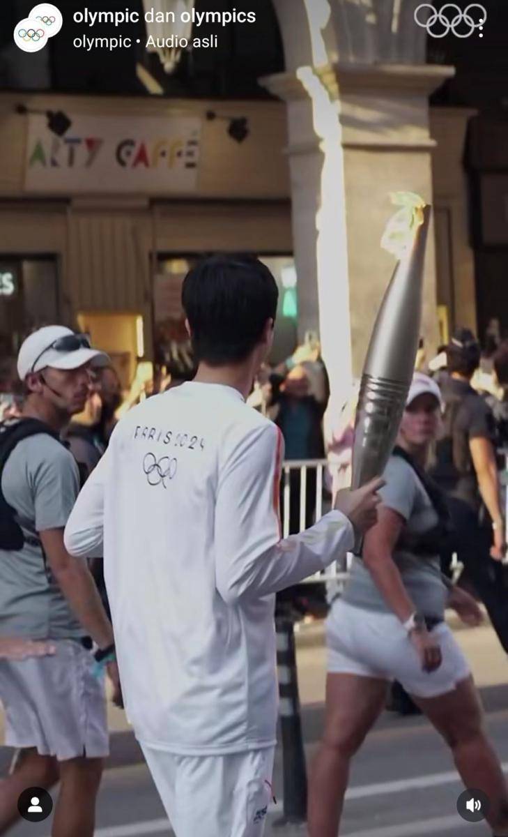 Jin BTS lari bawa obor Olimpiade Paris 2024 (Instagram.com/Olympics))