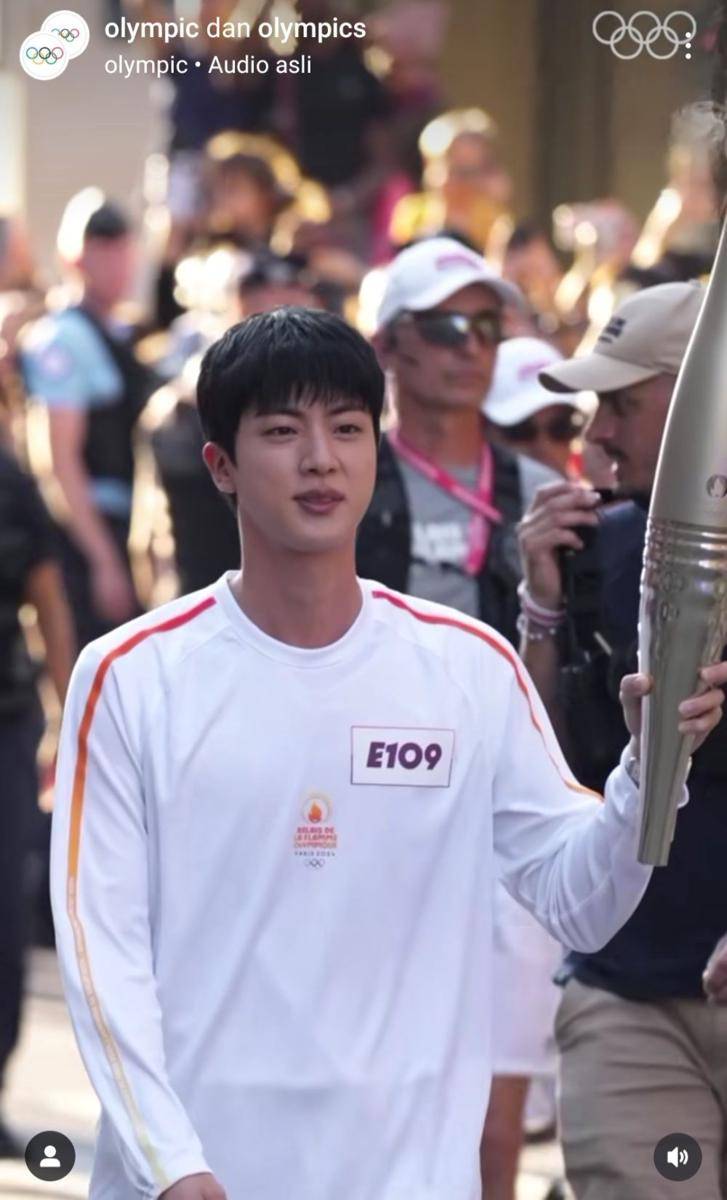 Jin BTS lari bawa obor Olimpiade Paris 2024 (Instagram.com/Olympics)