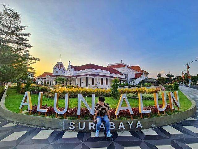 Alun-Alun Surabaya (instagram.com/bie_murdi)