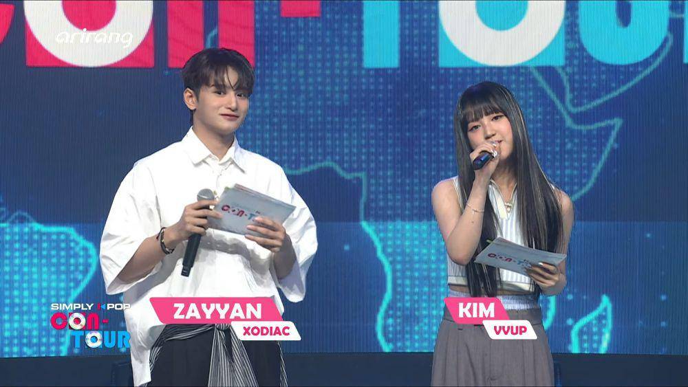 Zayyan dan Kim jadi MC di SIMPLY K-POP CON-TOUR (YouTube.com/ARIRANG K-POP)