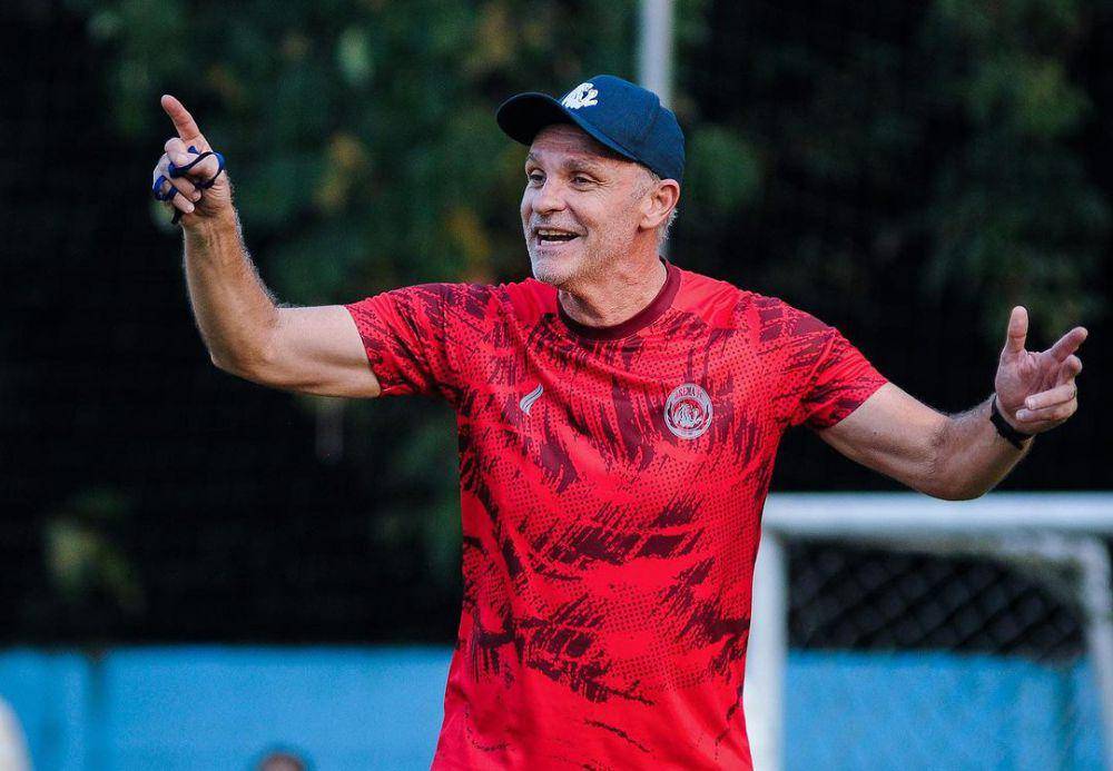 Joel Cornelli saat memimpin latihan Arema FC. (Dok. Media Officer Arema FC)