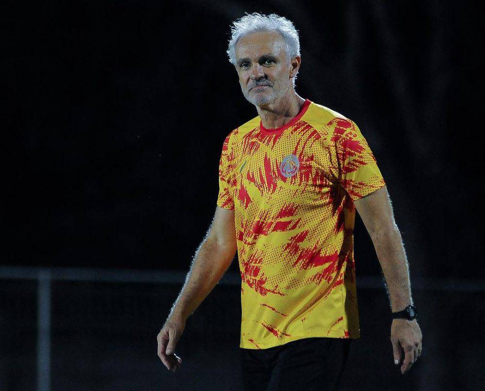 Joel Cornelli saat memimpin latihan Arema FC. (Dok. Media Officer Arema FC)