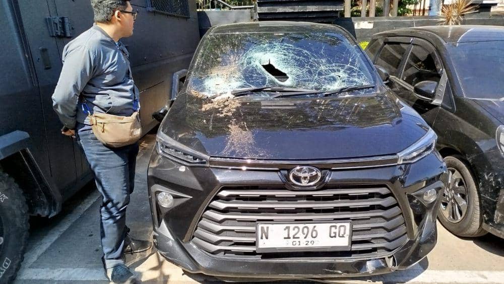 Avanza di Malang Lawan Arah, Tabrak Pengendara Motor dan Mobil