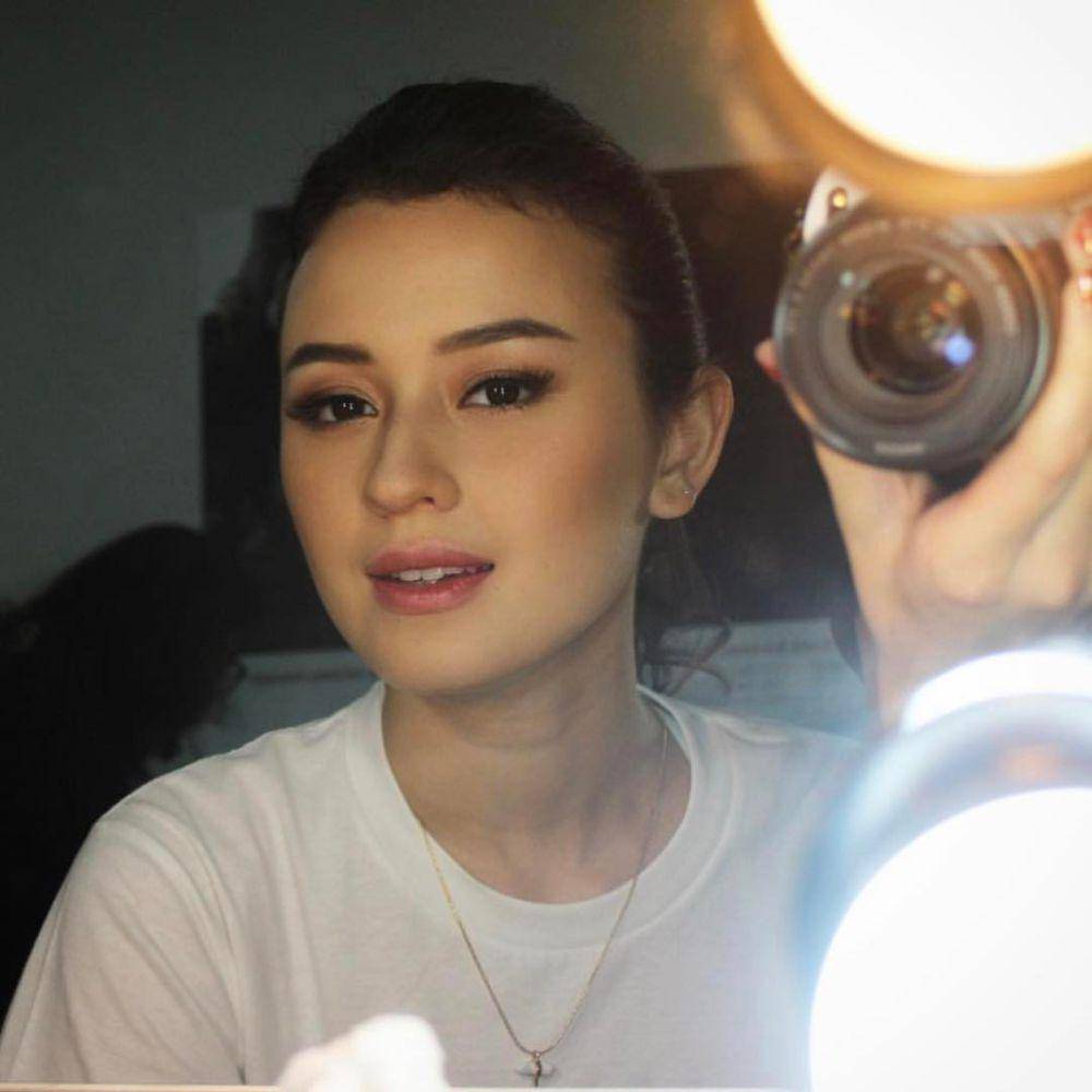 gaya makeup ala Kimberly Ryder (instagram.com/kimbrlyryder)