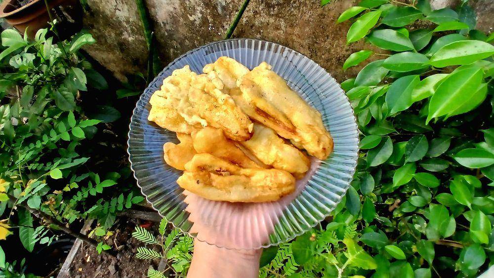 pisang goreng tepung terigu (IDN Times/Dyar Ayu)