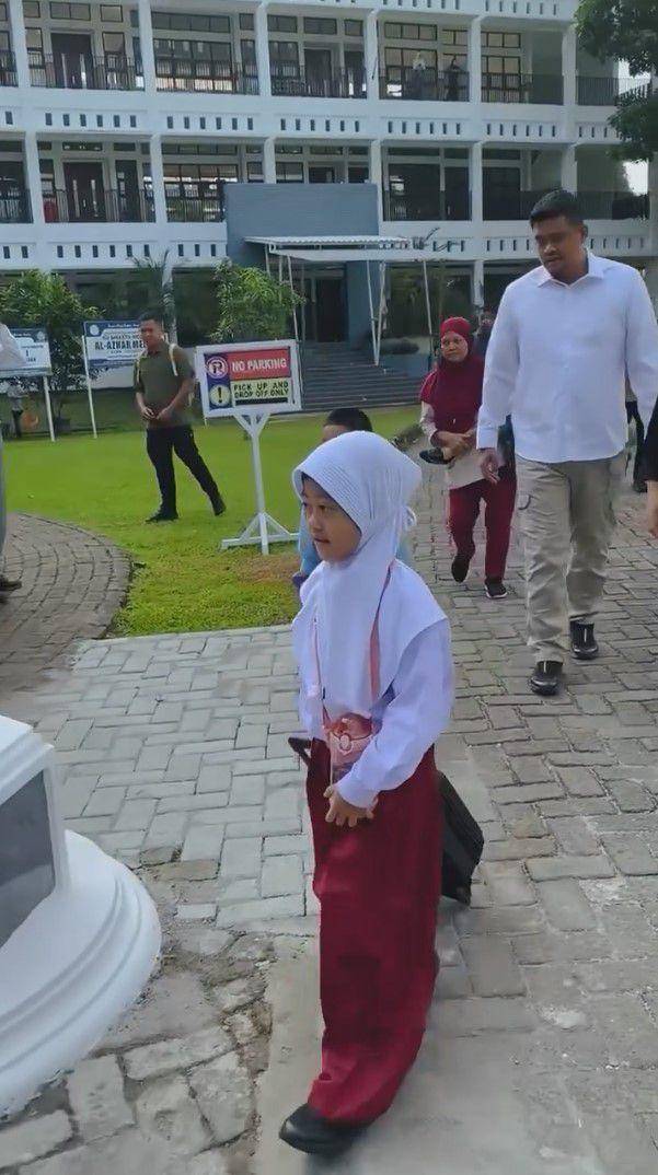 Kahiyang Ayu antar anak hari pertama sekolah (instagram.com/bobbynst)