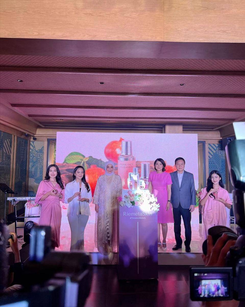 potret launching skin care Rieta Amilia (instagram.com/rieta_amilia)