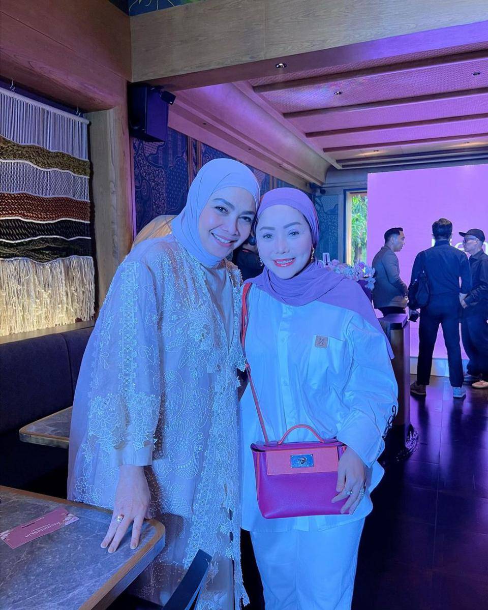 potret launching skin care Rieta Amilia (instagram.com/rieta_amilia)