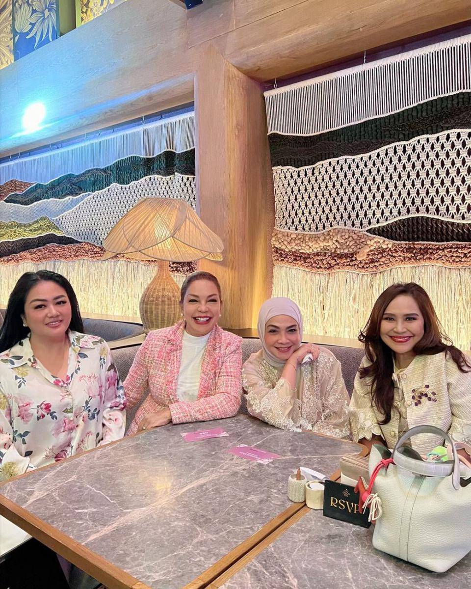 potret launching skin care Rieta Amilia (instagram.com/rieta_amilia)