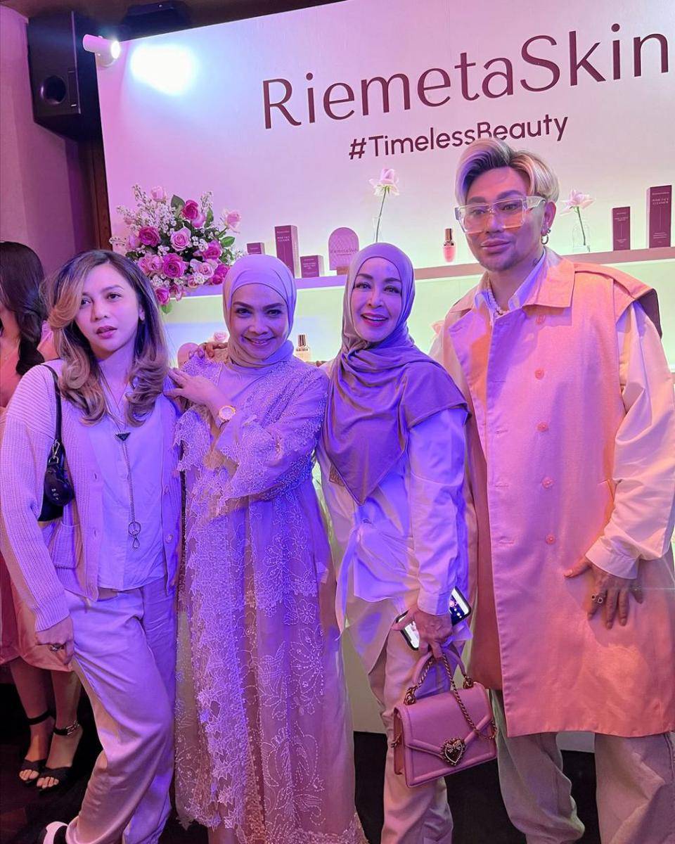 potret launching skin care Rieta Amilia (instagram.com/rieta_amilia)