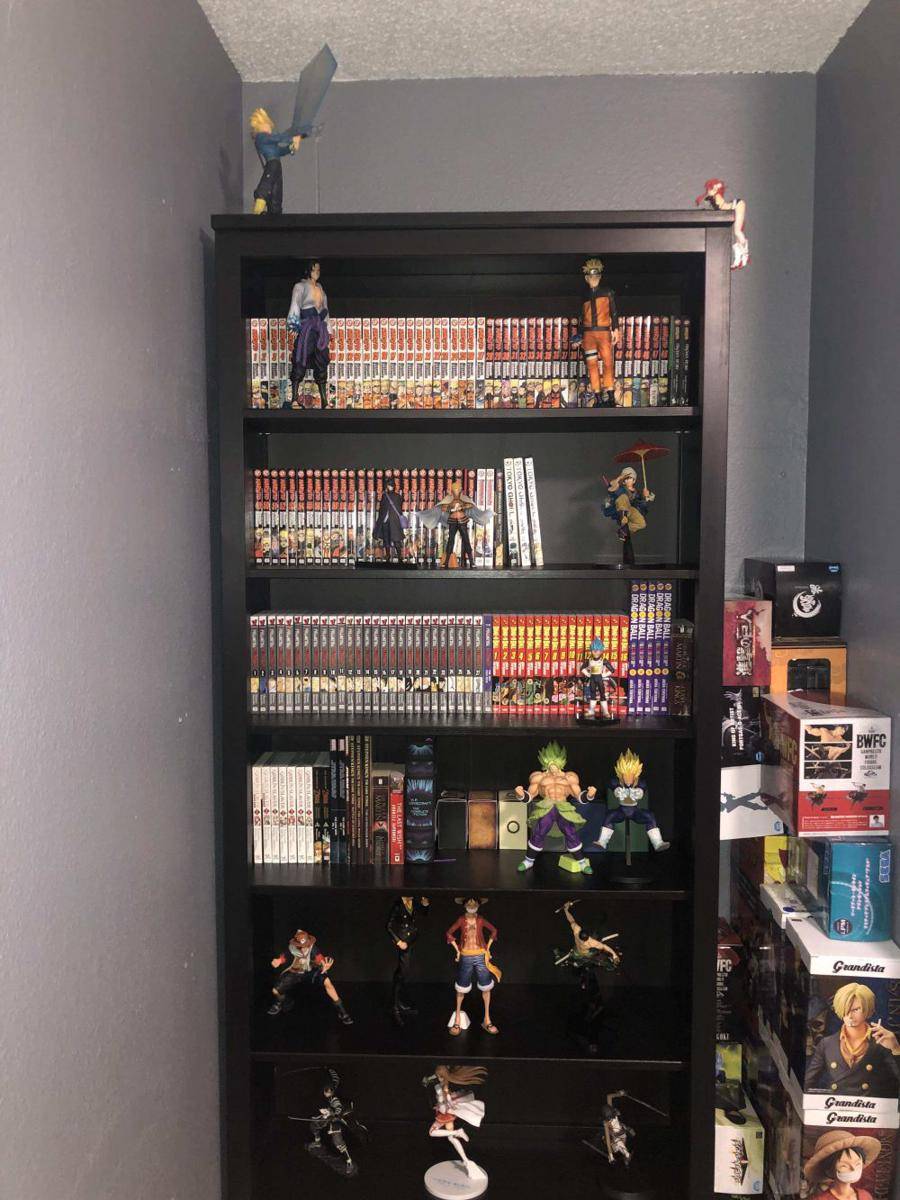 potret koleksi manga Naruto (reddit.com/user/Jcuervo10)