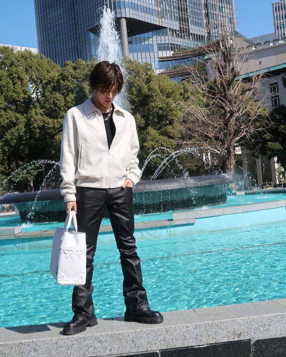 inspirasi street style ala Yuta NCT (instagram.com/yuu_taa_1026)